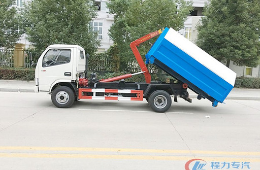 东风福瑞卡勾臂式垃圾车（4-5方）图片