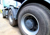 轮胎气压有讲究，建议<font color='red'>司机</font>每月检查轮胎压力！