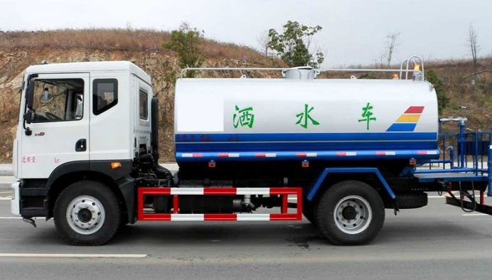 购买<font color='red'>洒水车</font>后如何才能更加省钱