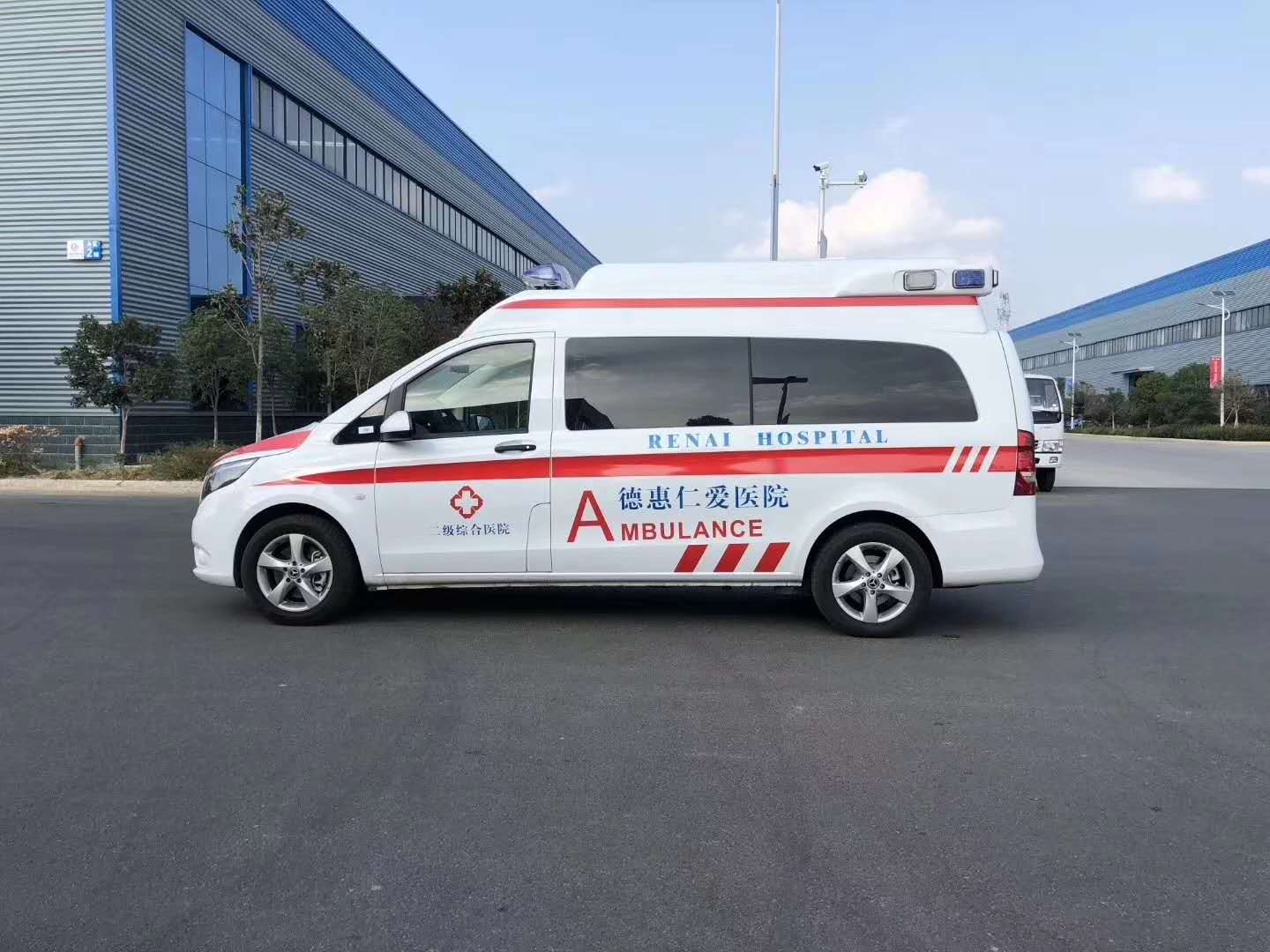 国六奔驰救护车 ()