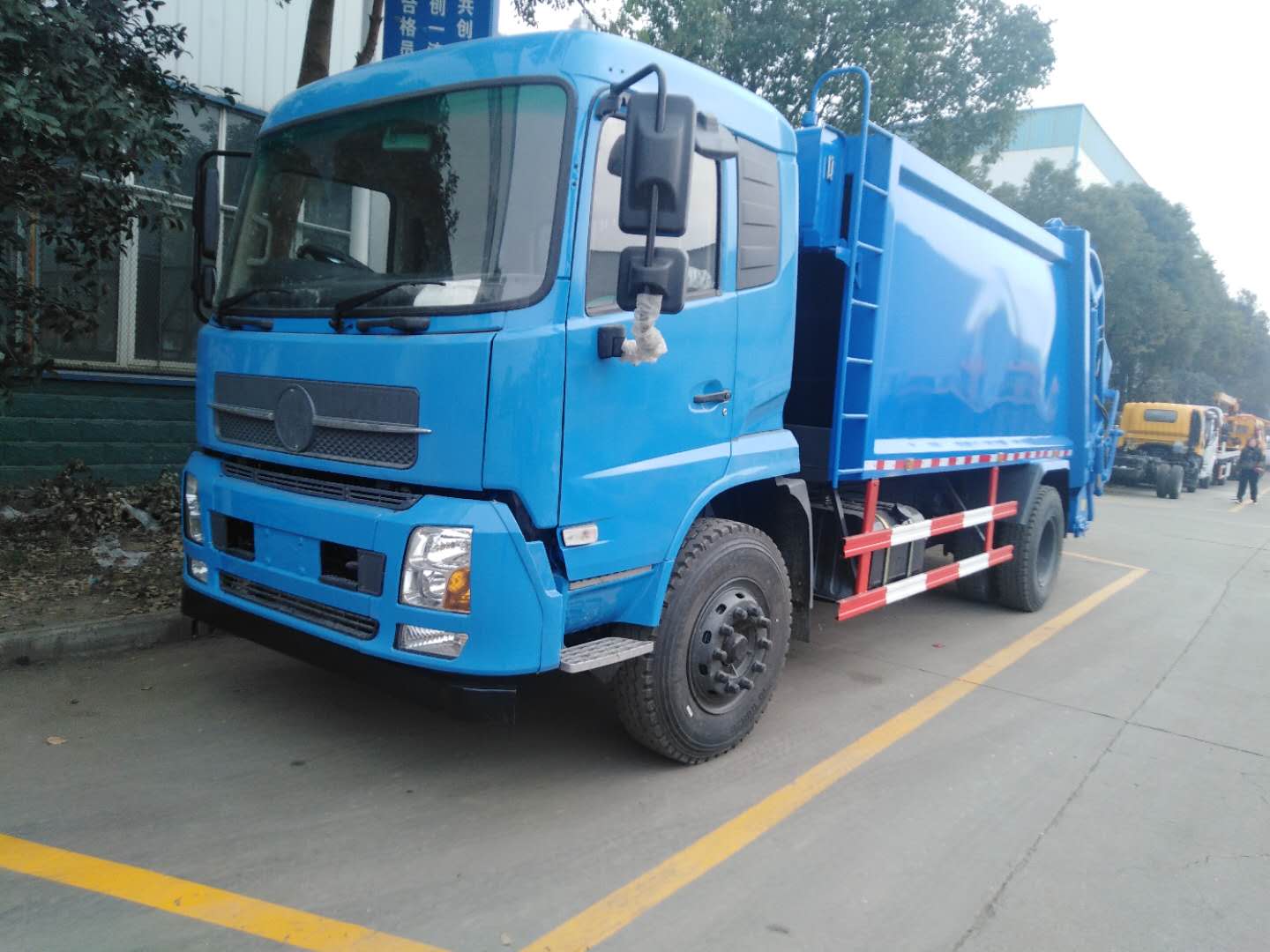 后装压缩垃圾车