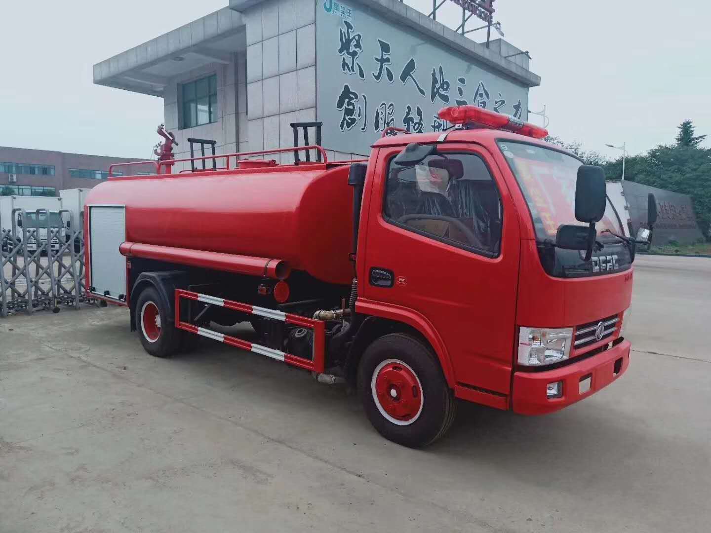 国五东风单排4吨消防洒水车 (5)