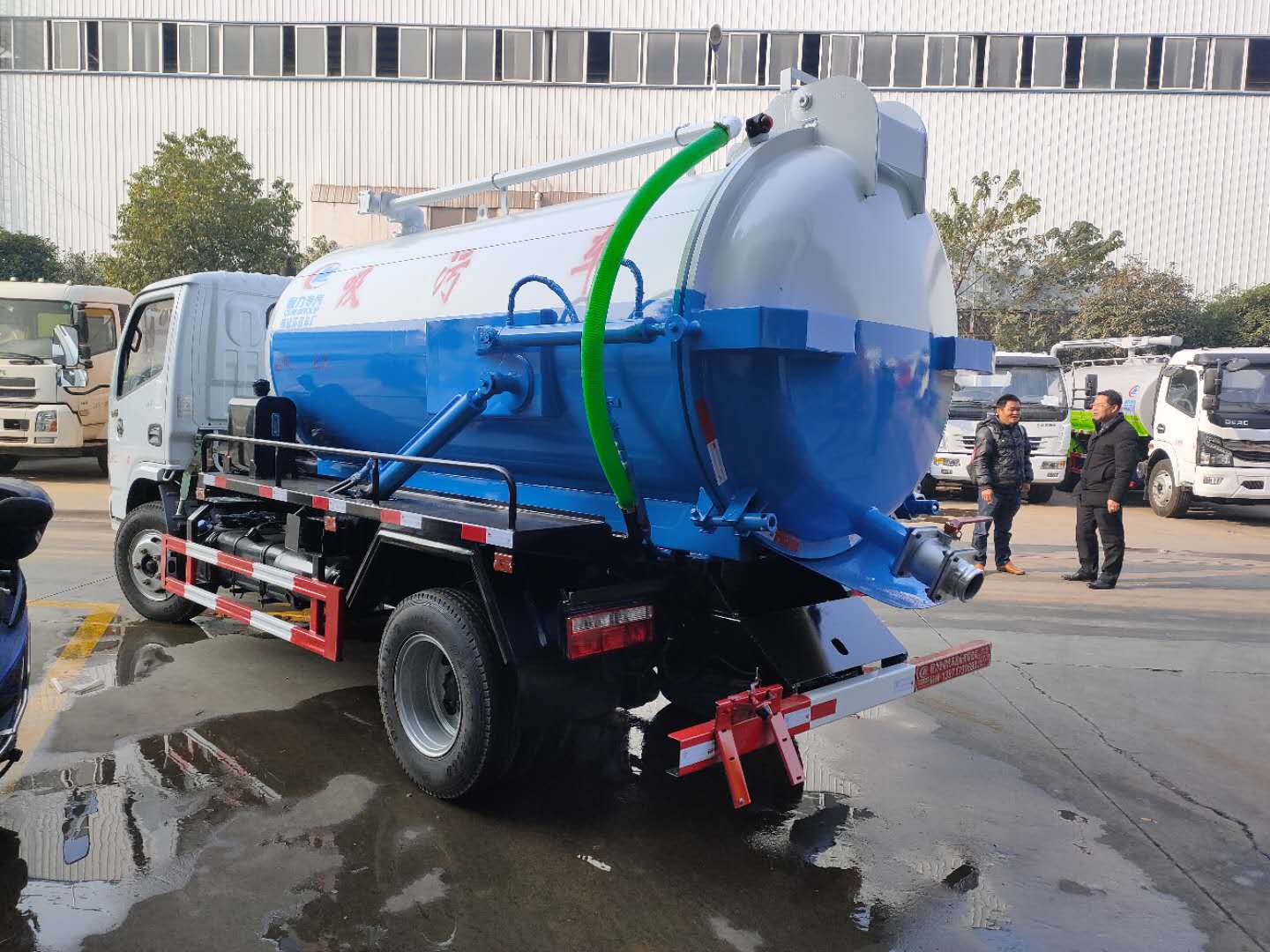 东风小多利卡吸污车