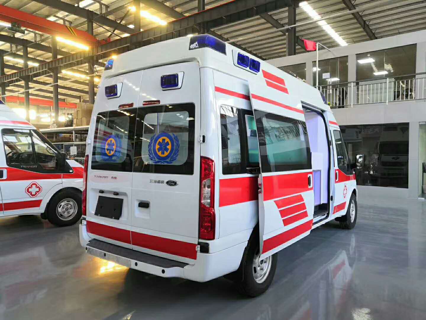 福特新世代长轴监护型救护车 ()