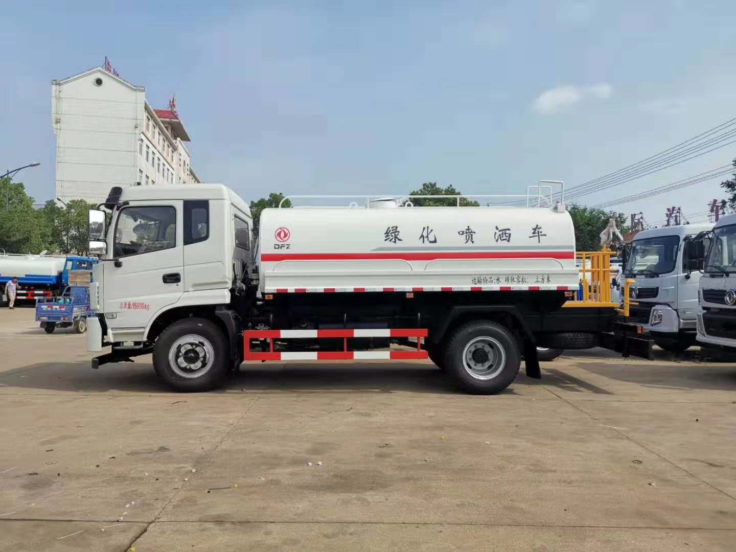 东风专底12方绿化喷洒车