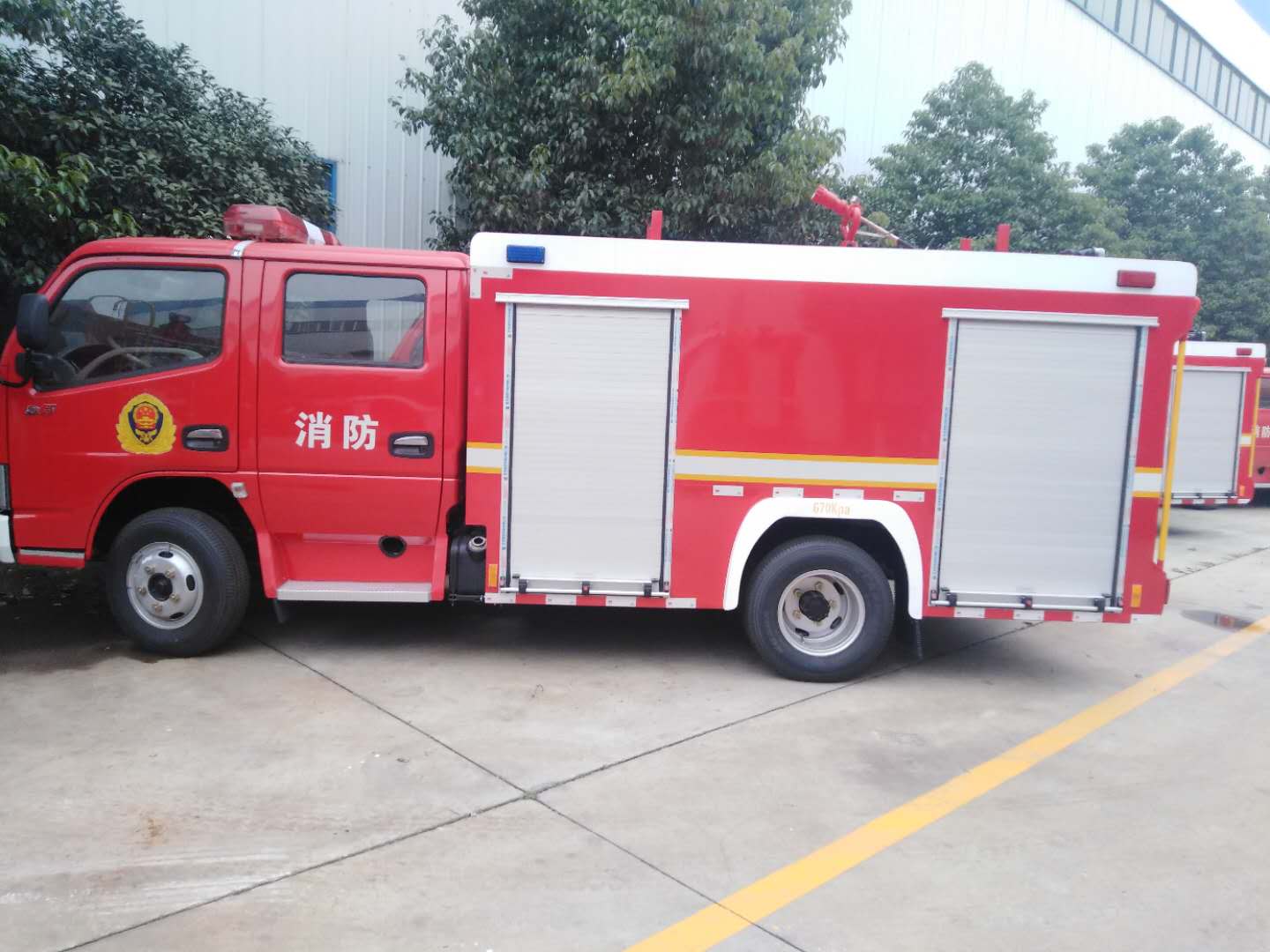 多利卡森林救援消防车 ()
