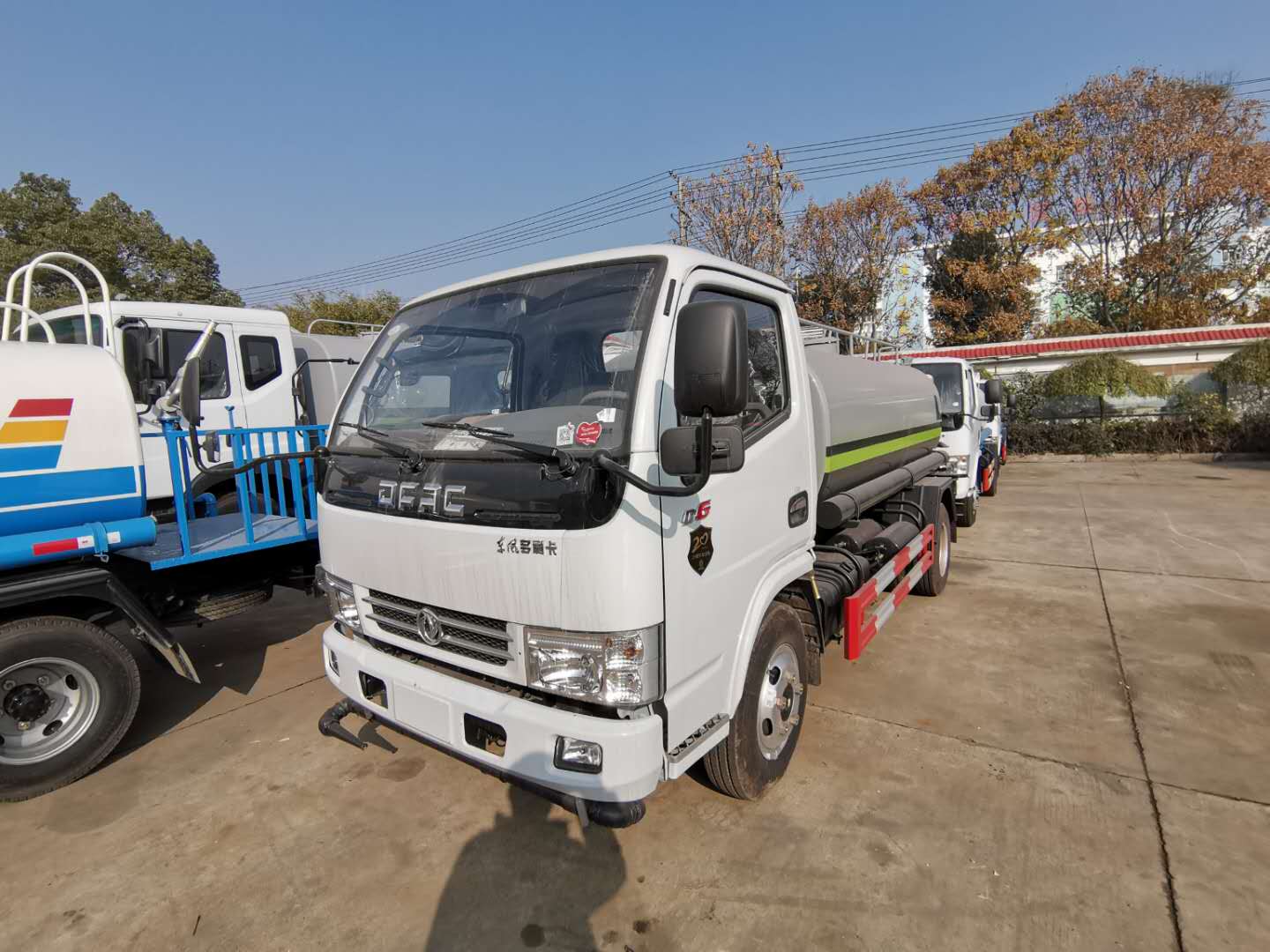 东风小多利卡洒水车