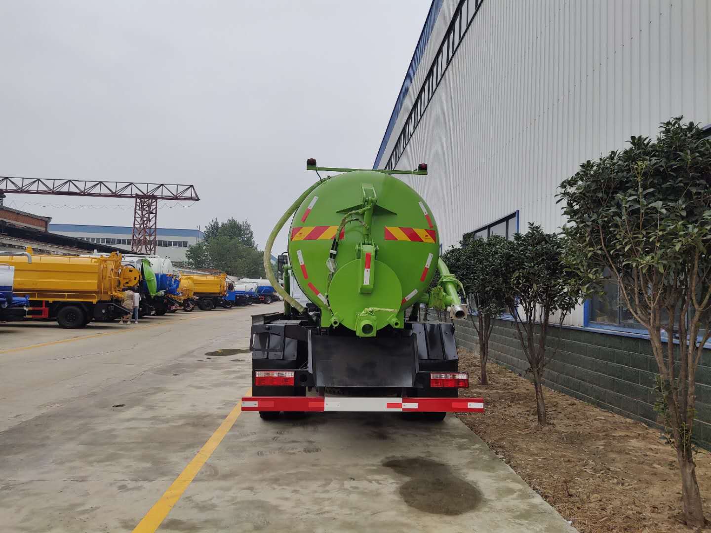 东风D9吸污车
