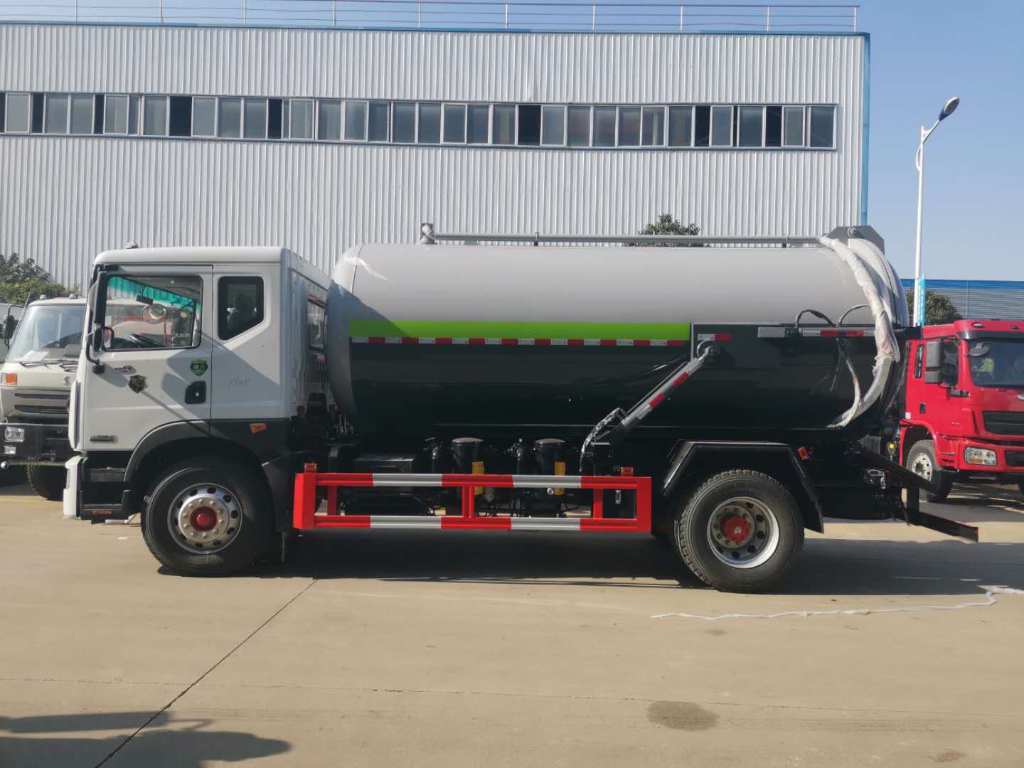 东风国六D9吸污车12方