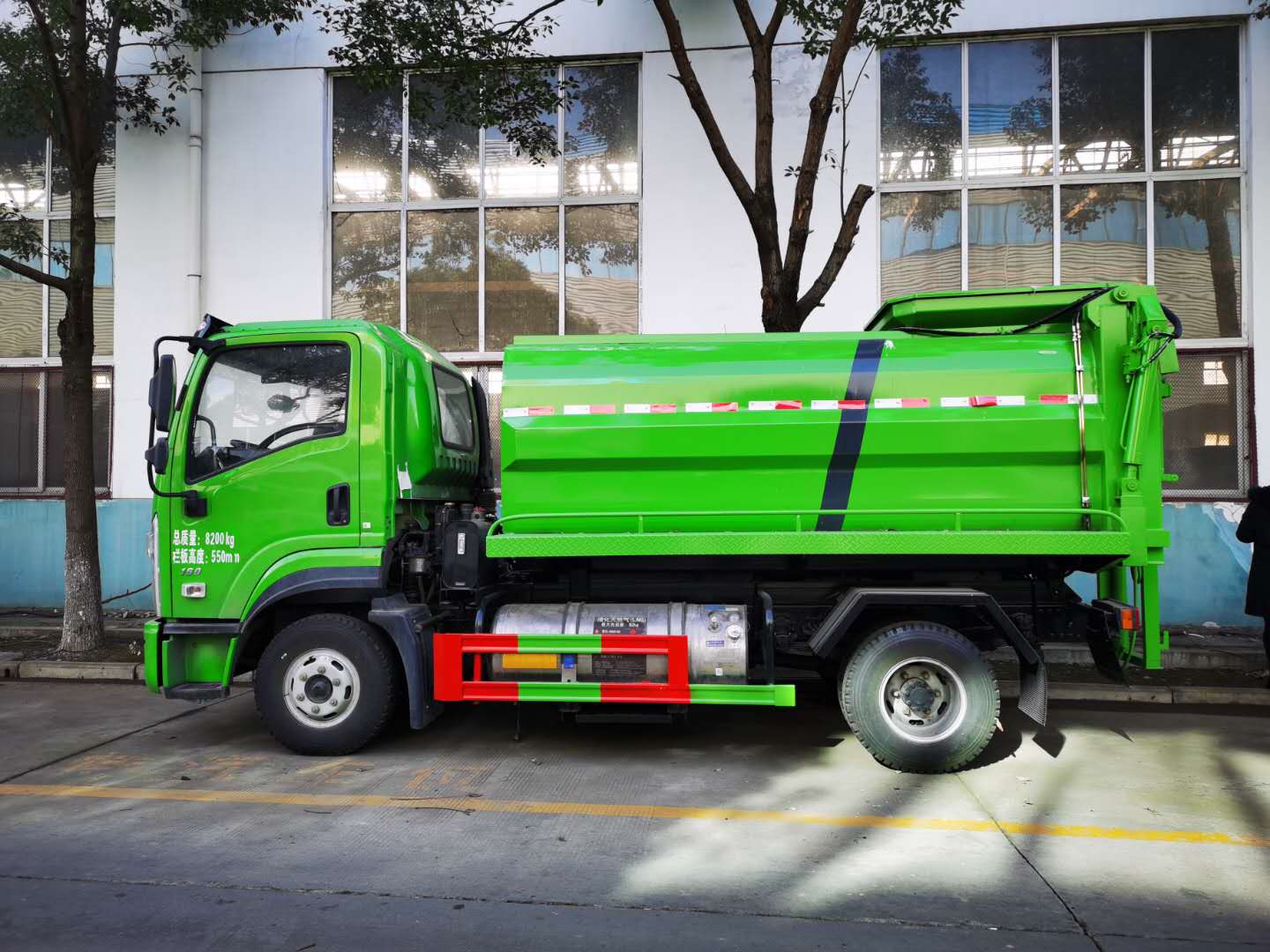挂桶垃圾车