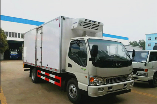 江淮牌冷藏运输车，厢长5.2米，安装-5度或是-15度冷藏机组 (3)