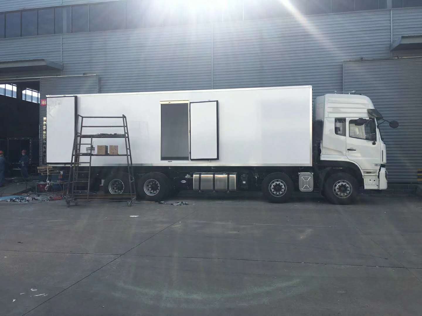 东风天龙9.6米冷藏车 (5)