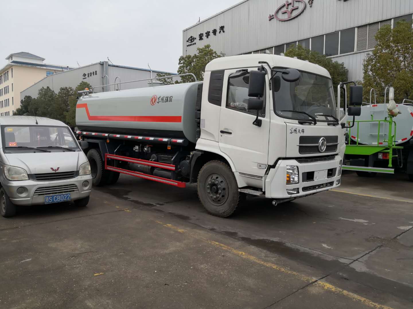 东风天锦12吨洒水车