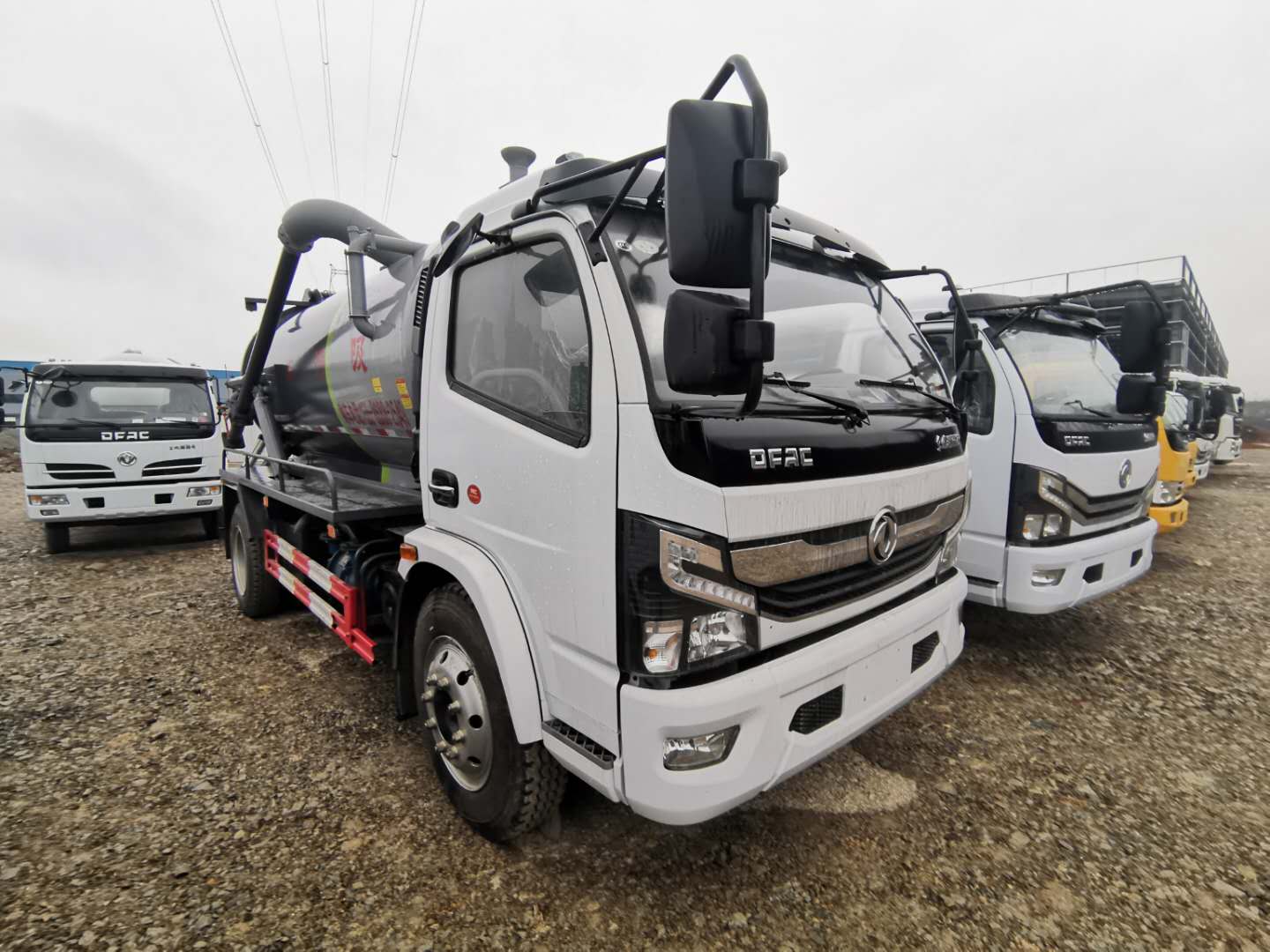 国六8方吸污车