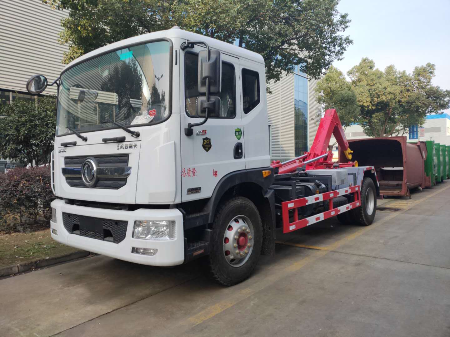 东风D9钩臂垃圾车