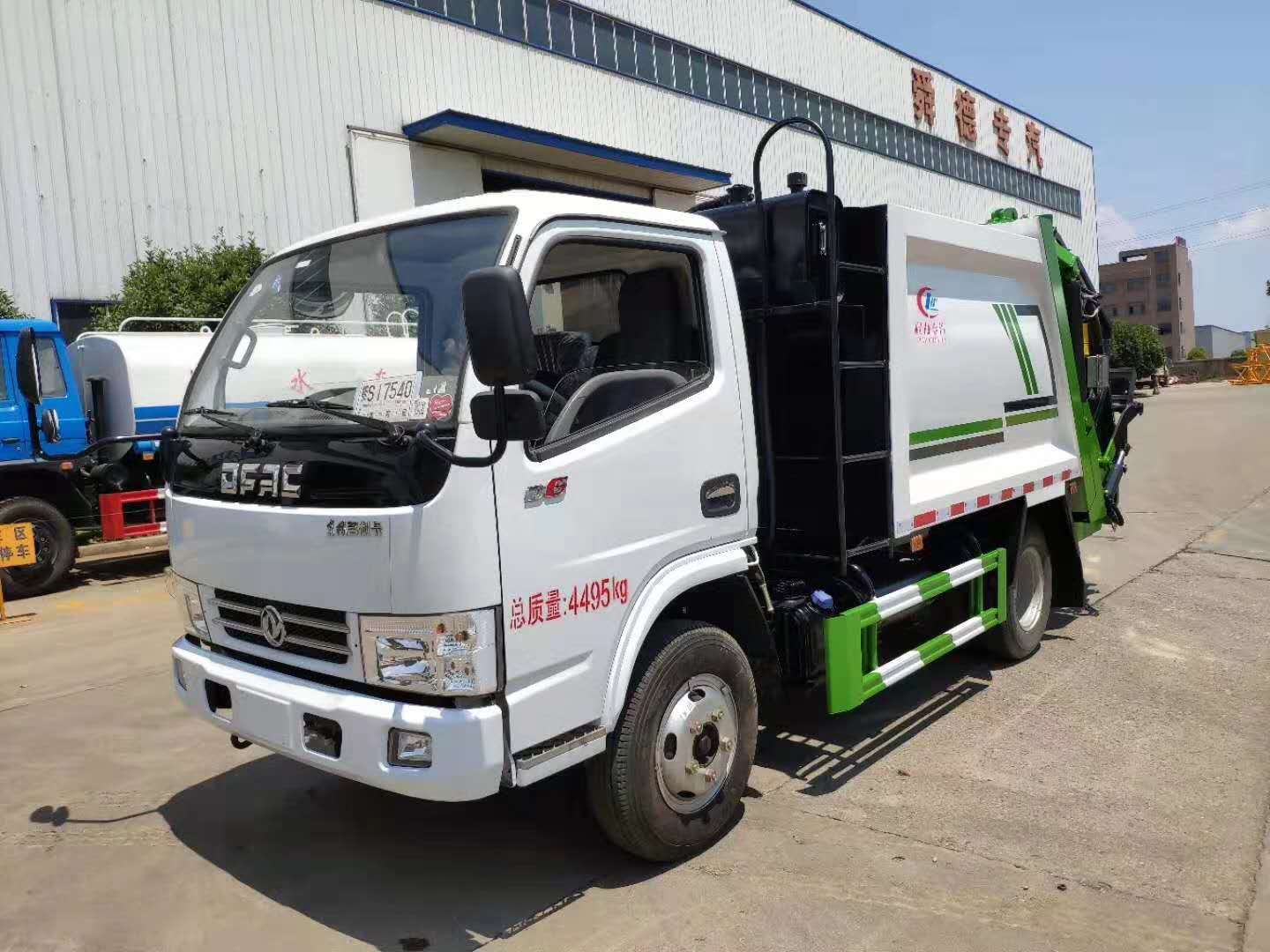东风蓝牌多利卡压缩垃圾车
