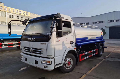 东风D7洒水车