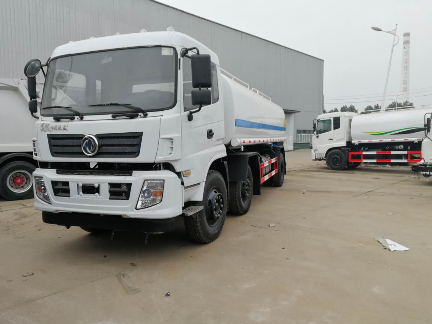 东风专底洒水车