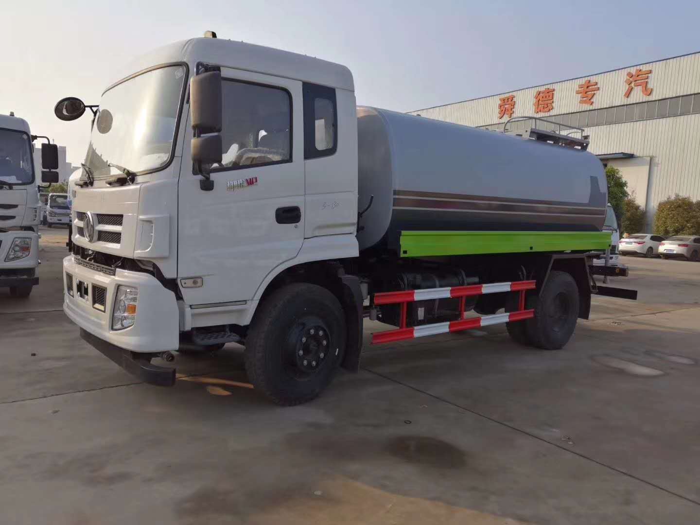 东风御虎12方洒水车