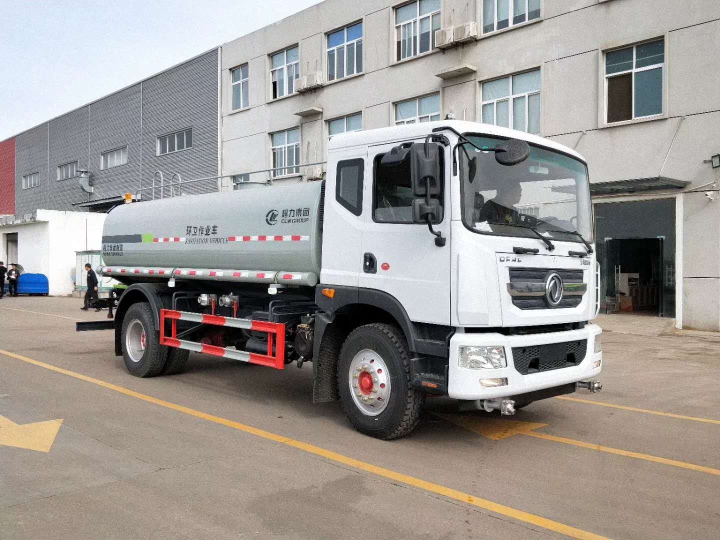 东风D9-15方洒水车