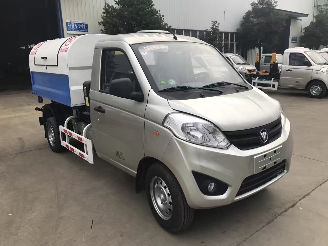 长安3方勾臂垃圾车