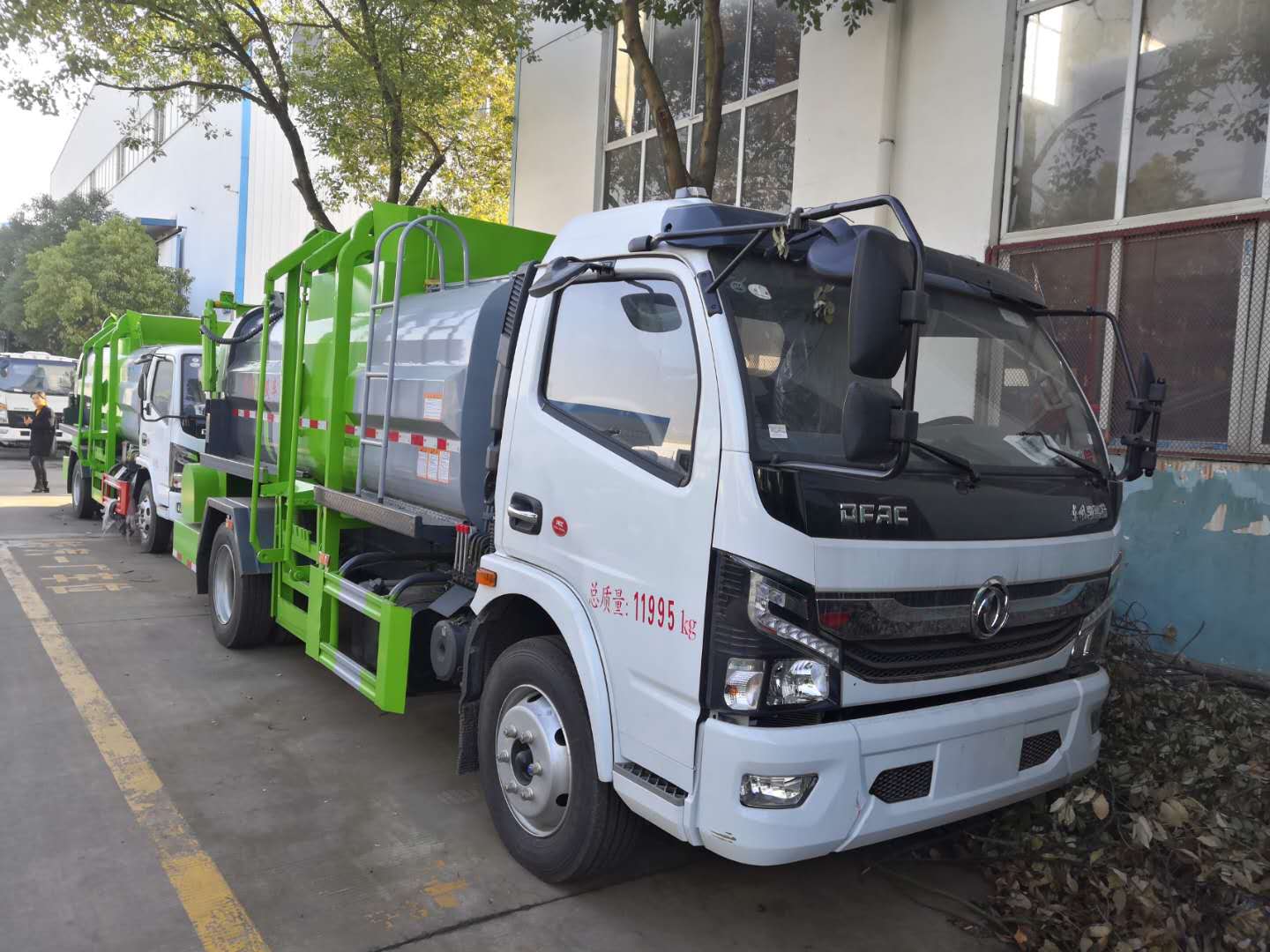 国六东风凯普特8吨餐厨垃圾车 ()