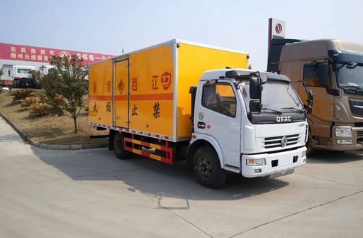 东风3800轴距危险品厢式车，一类，二类，三类，九类。燃