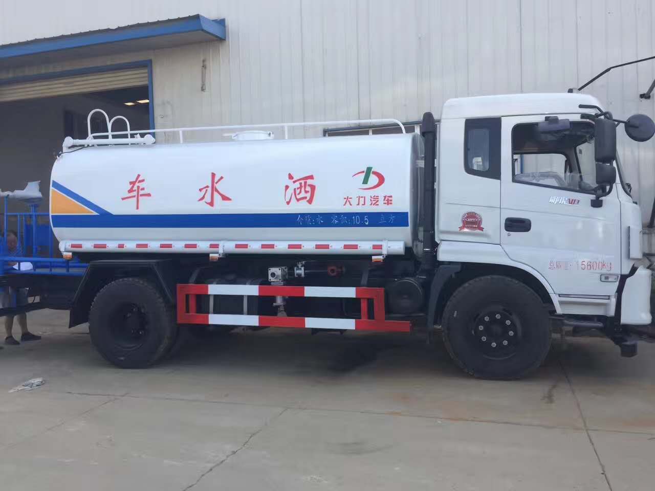 东风御虎14方洒水车 ()