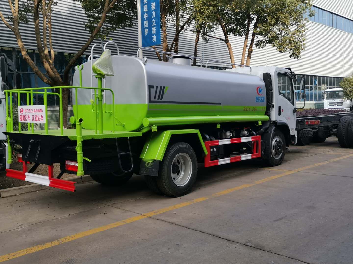 国六福瑞卡洒水车 ()