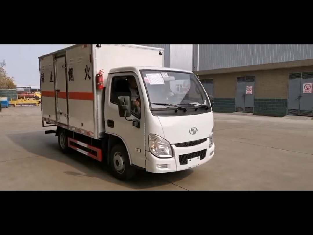 跃进小福星爆破器材箱式运输车视频 (8054播放)