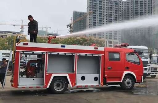东风多利卡4方水罐消防车视频