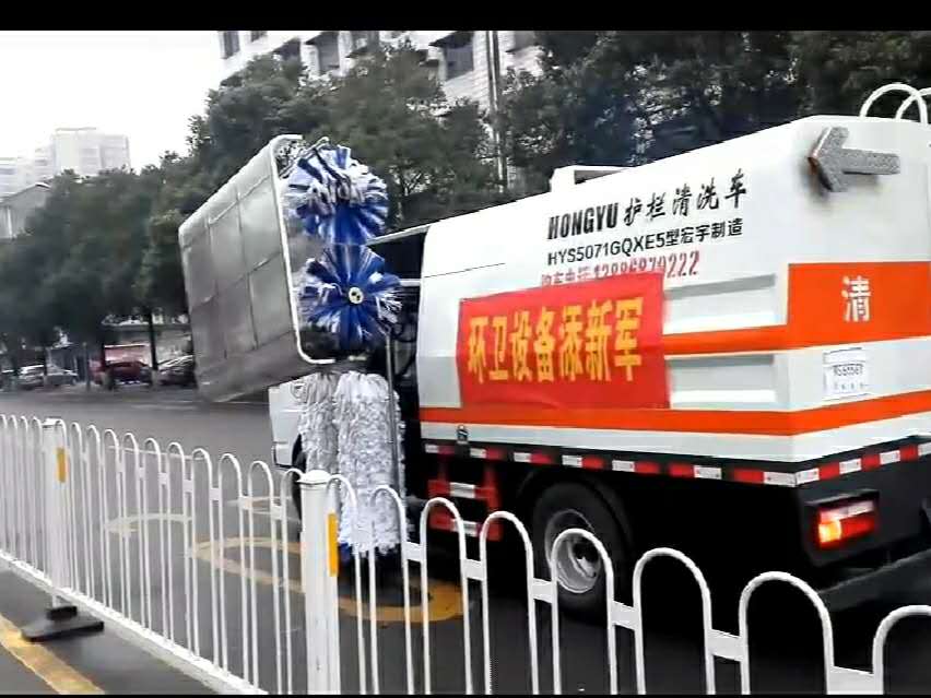 服务于长沙沅江的宏宇护栏清洗车。当地电视台跟踪拍摄视频 (4699播放)