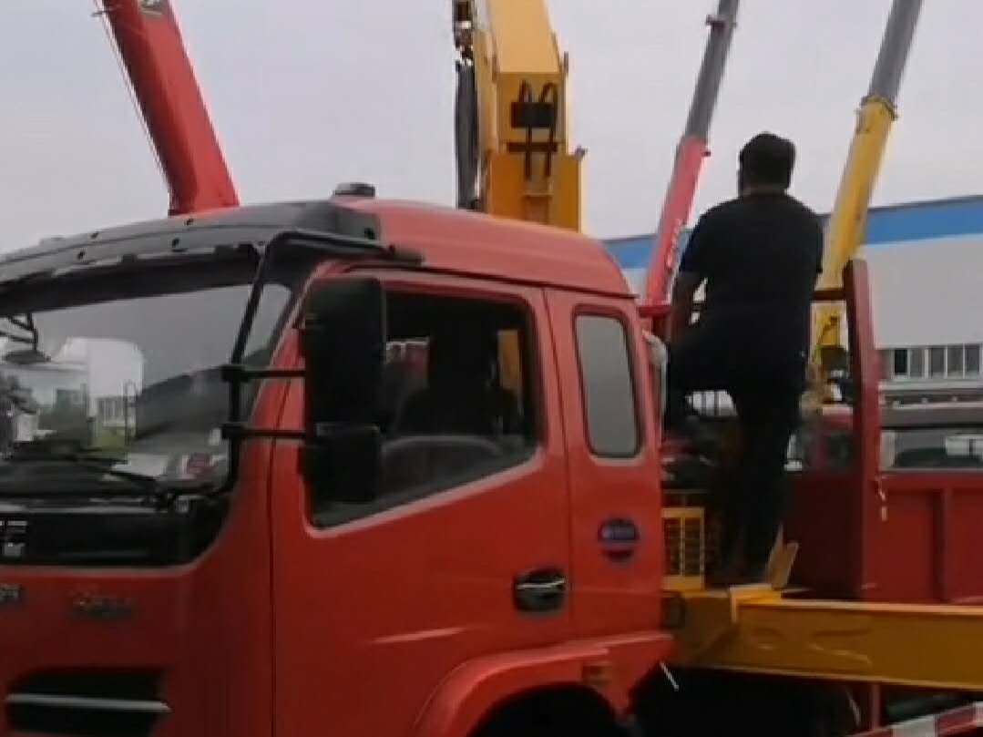 东风福瑞卡小黄牌5吨随车吊客户提车试车中视频 (8887播放)