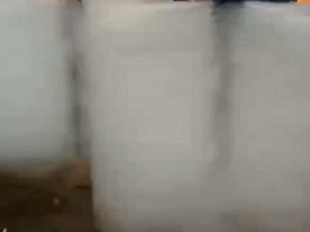 湖北宏宇专用汽车自主研发的第二代全自动高速护栏清洗设视频 (5129播放)