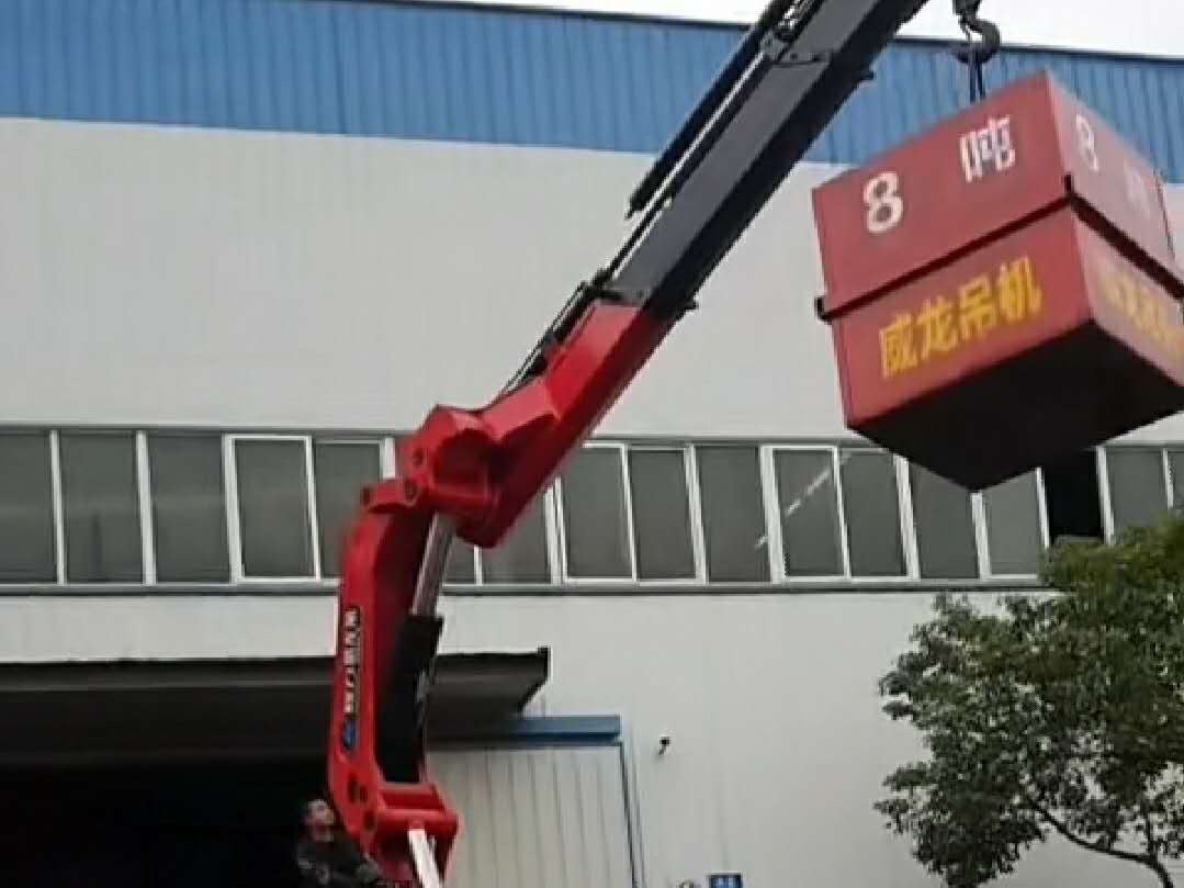 陕汽前四后八25吨折臂随车吊吊8吨法码空中旋转视频 (8283播放)