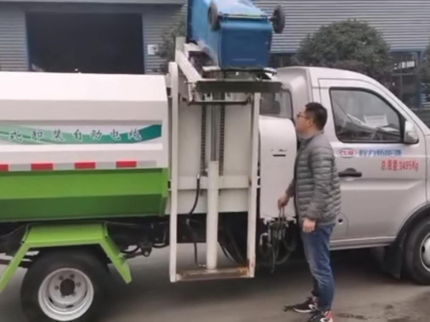 东风纯电动自装卸式垃圾车视频 (1819播放)