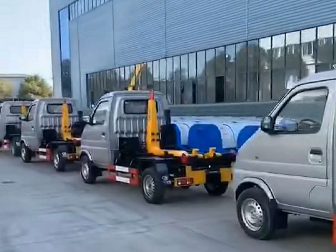 国六长安3方钩臂式垃圾车发往贵州凯里视频 (2762播放)