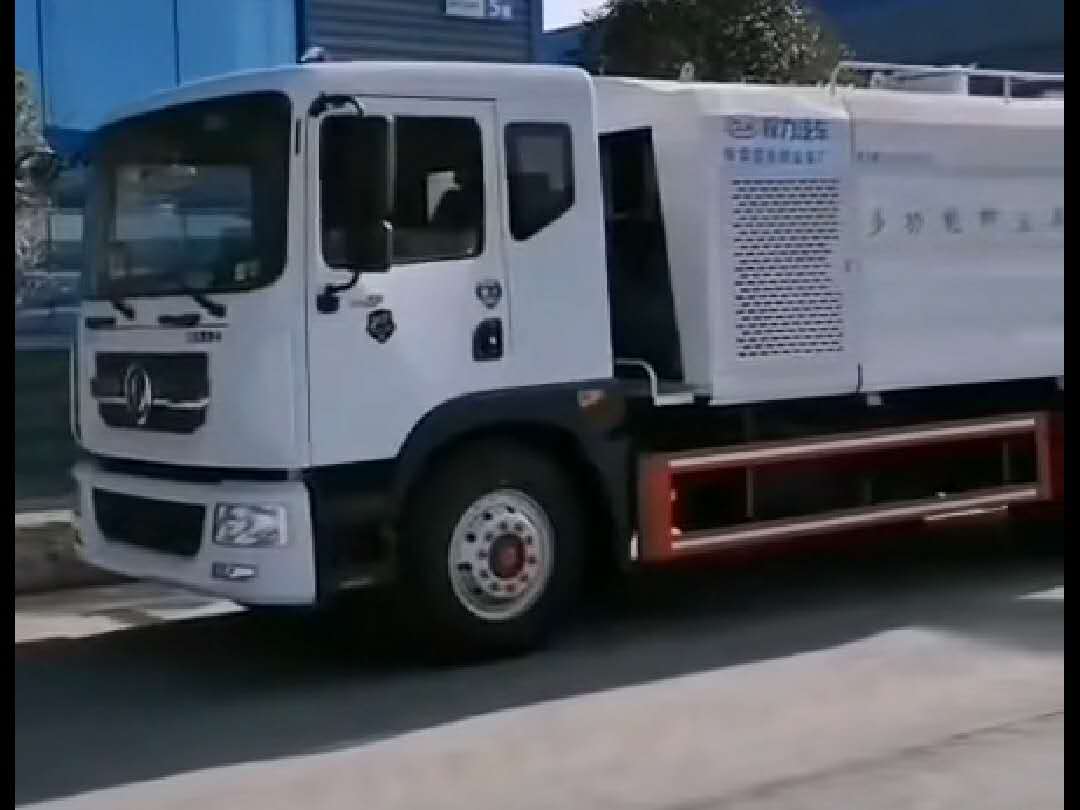 东风多利卡12吨多功能抑尘车视频 (7015播放)