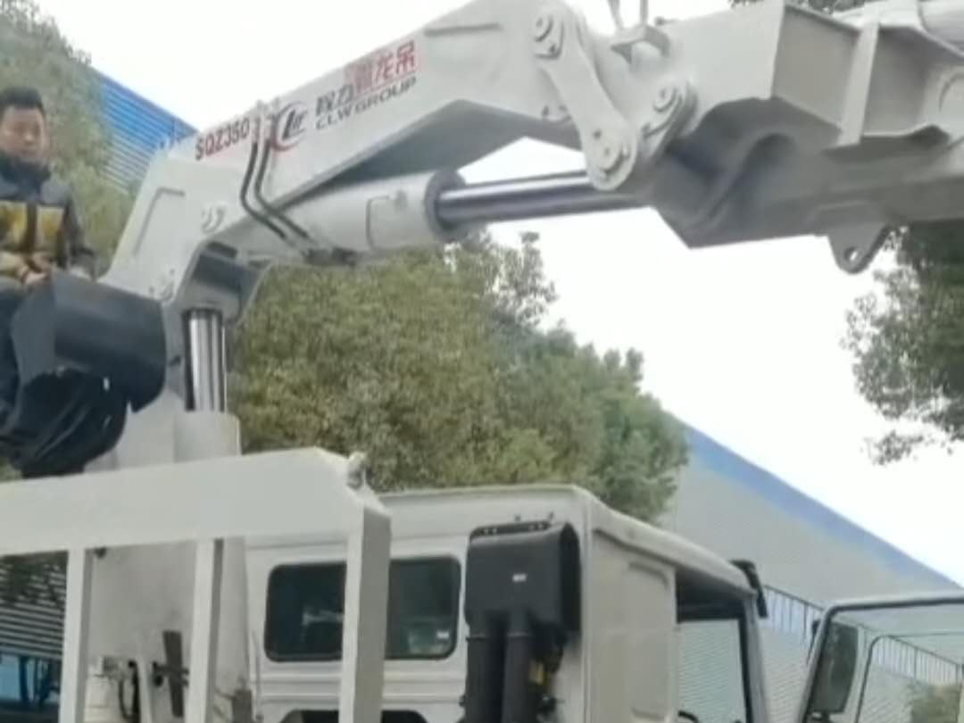 出口12吨折臂随车吊调试试吊一视频 (8513播放)