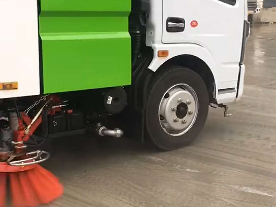 国六东风多利卡洗扫车视频 (6818播放)