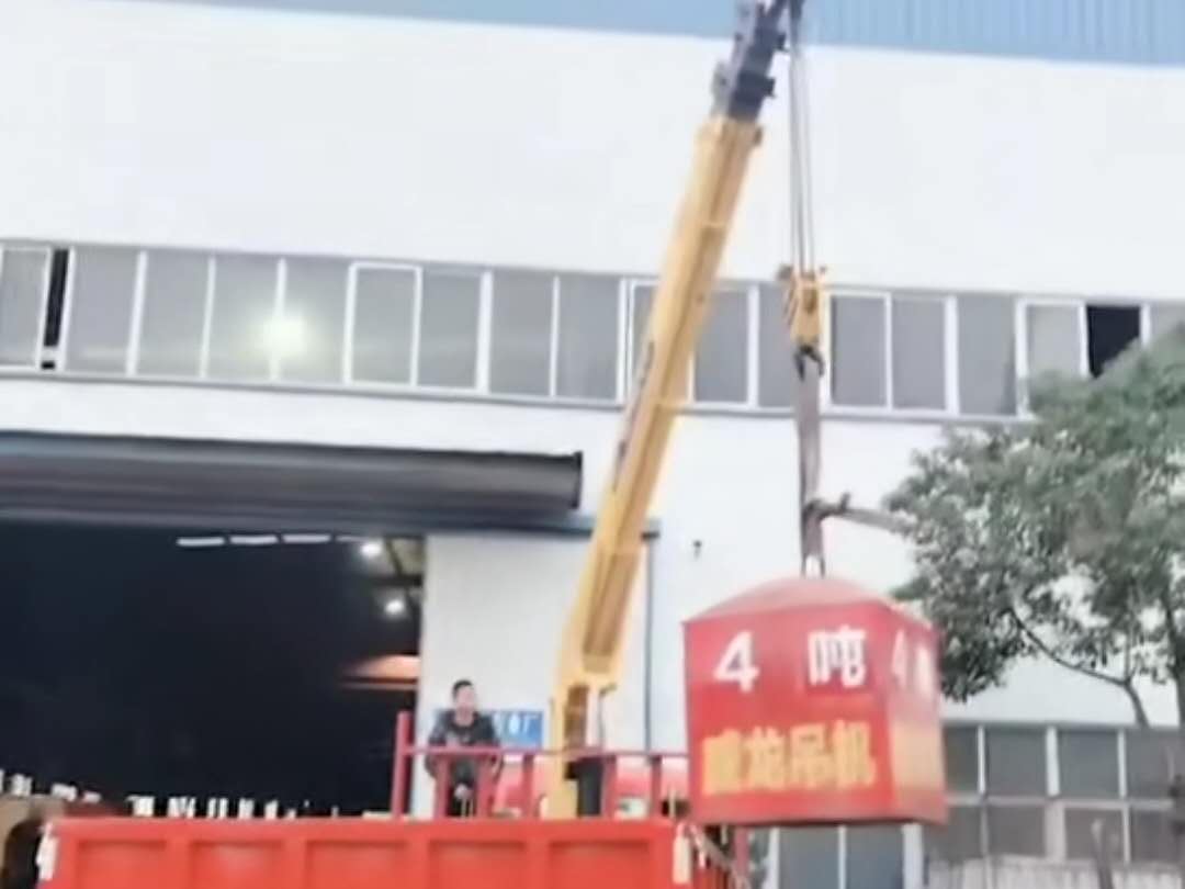 重汽豪曼程力威龙6.3吨黄牌随车吊视频