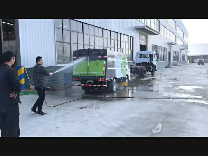 一车多用，洗扫车给扫路车洗车视频 (6115播放)