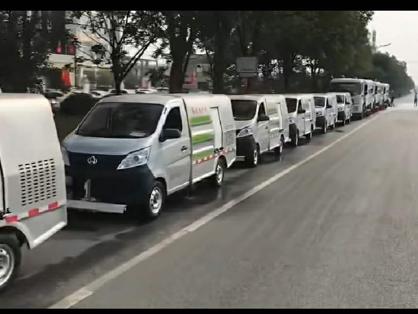 七台长安路面养护车接受领导检阅视频 (6775播放)