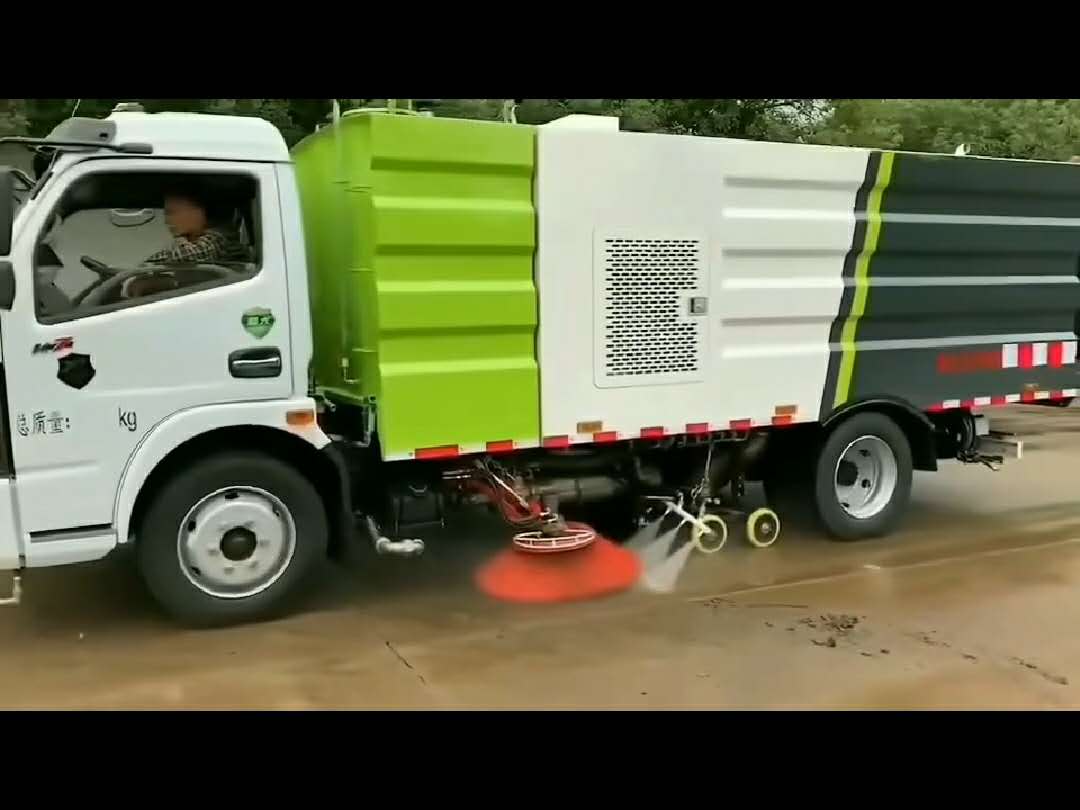 东风大多利卡洗扫车视频 (4052播放)