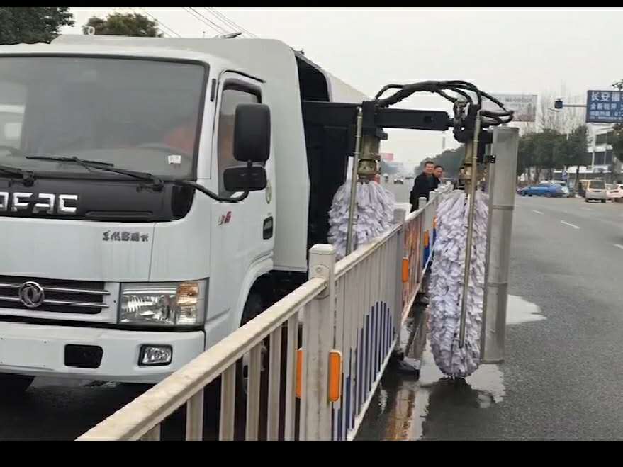 湖北宏宇东风3308多利卡护栏清洗车操作视频 (6812播放)
