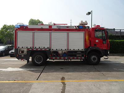 天河牌LLX5155GXFGL30/Y型干粉水联用消防车