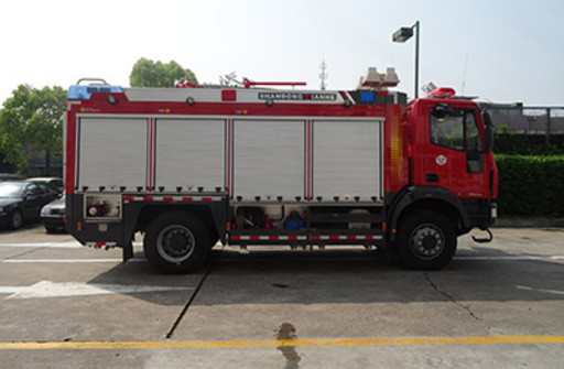 天河牌LLX5155GXFGL30/Y型干粉水联用消防车