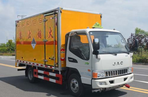 多士星牌JHW5070XZWH型杂项危险物品厢式运输车