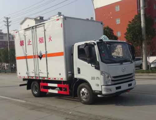 华通牌HCQ5080XFWSH6型腐蚀性物品厢式运输车