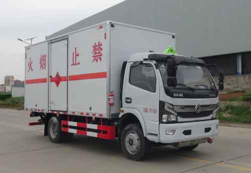 华通牌HCQ5125XRYEQ6型易燃液体厢式运输车